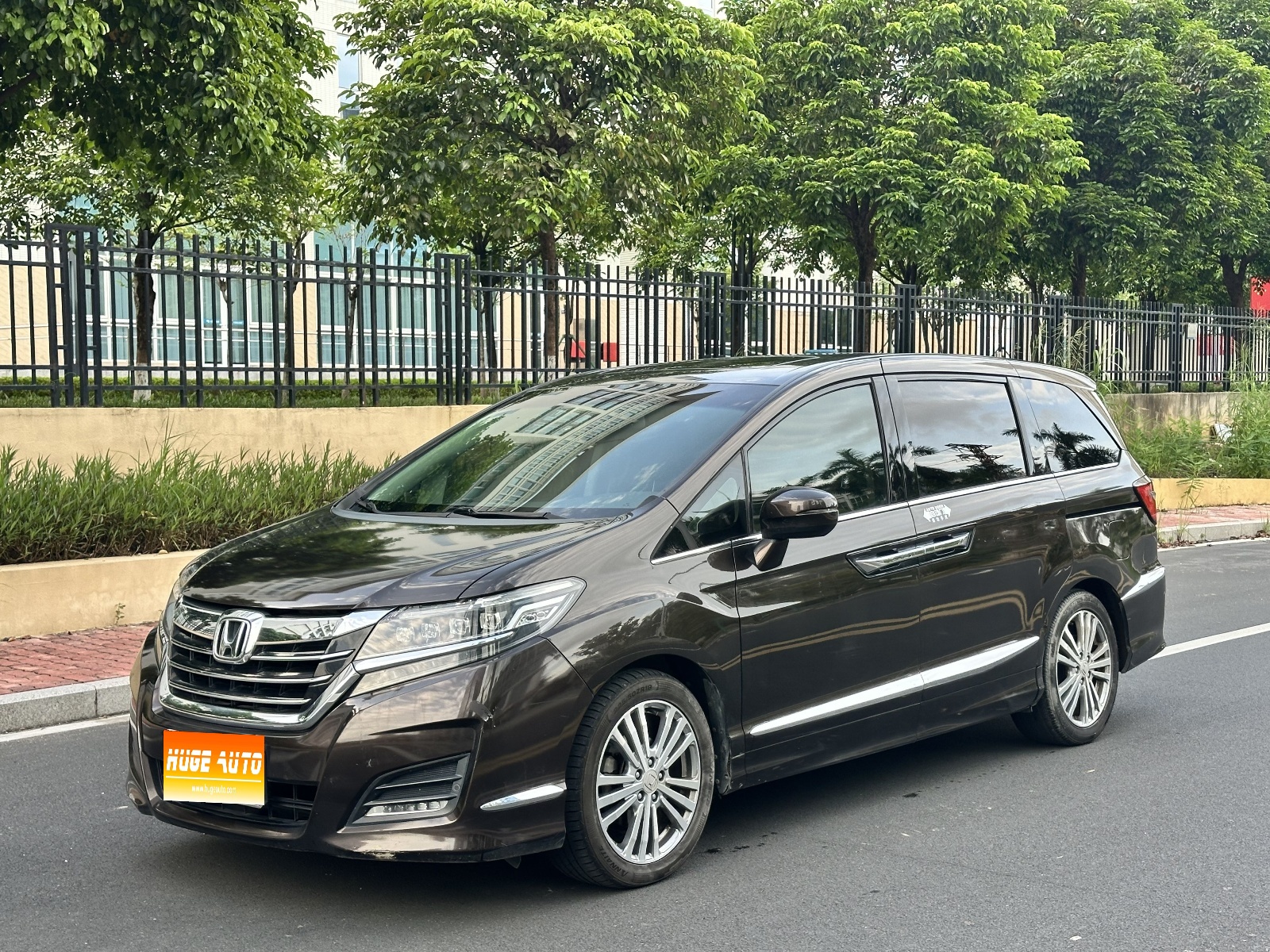MY2016 Elysion 2.4L Luxury Version 