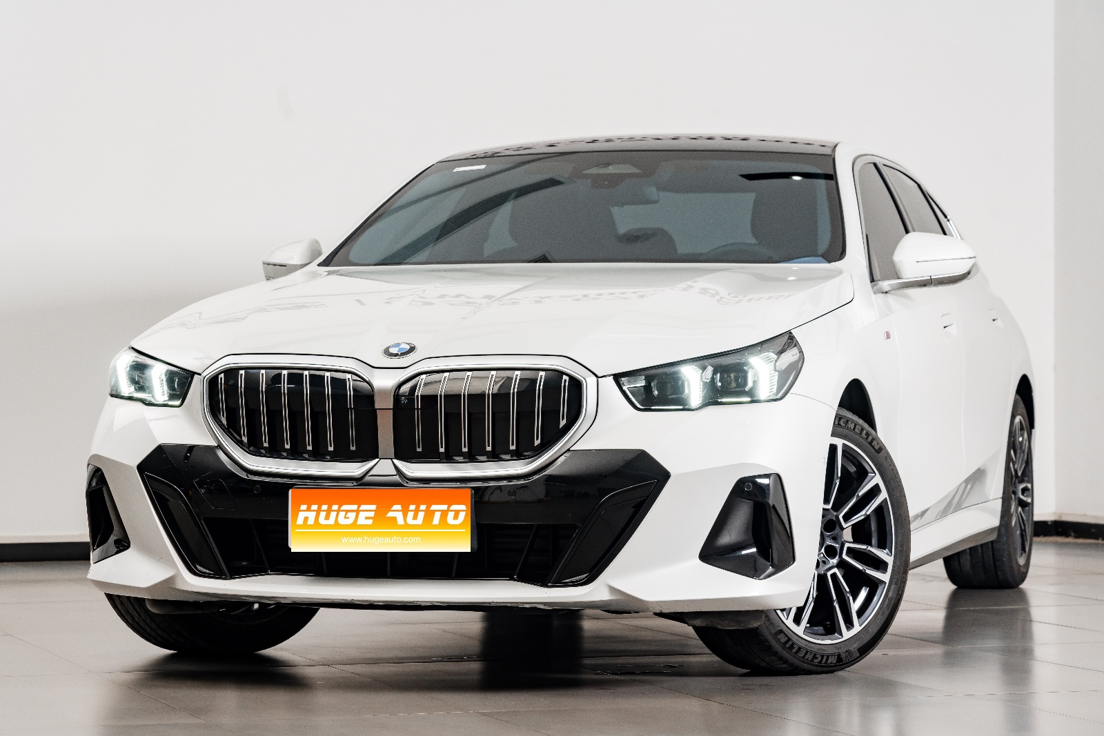 MY2025 BMW 5 Series 530Li Lead Version M Sport kit