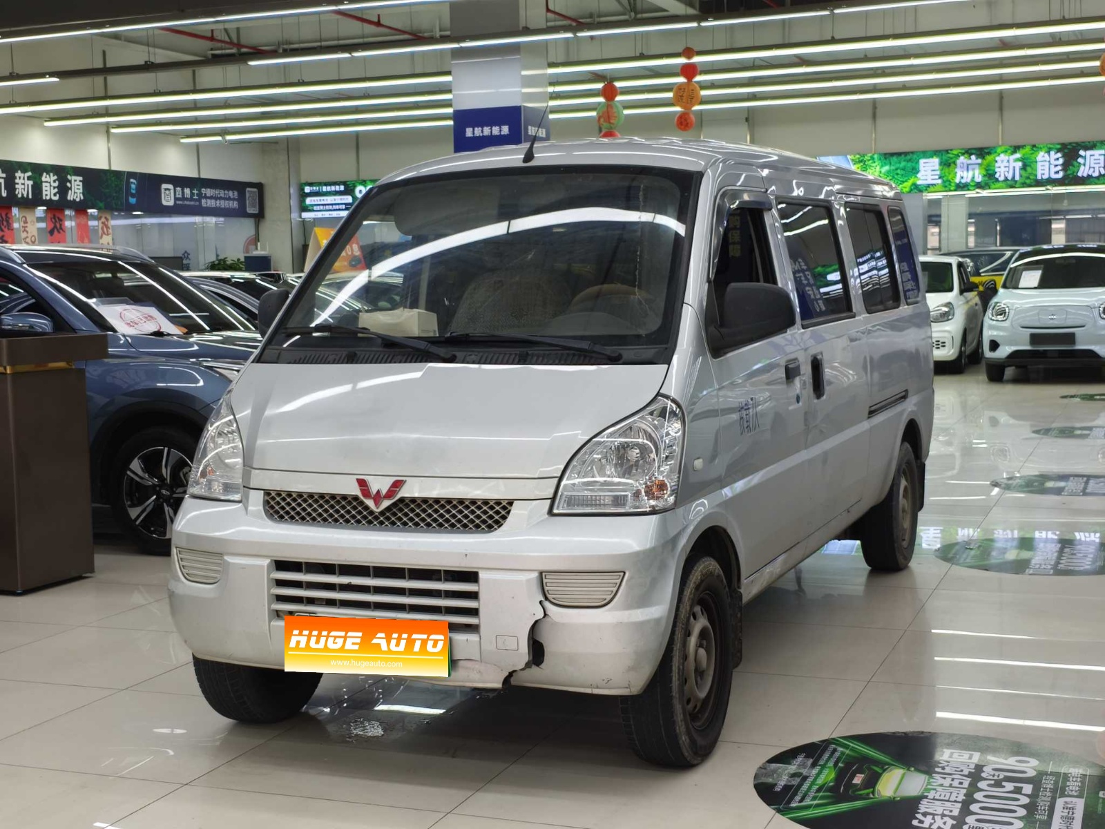 MY2020 Wuling Rongguang EV passenger car Basic Version 7-Seat 300KM
