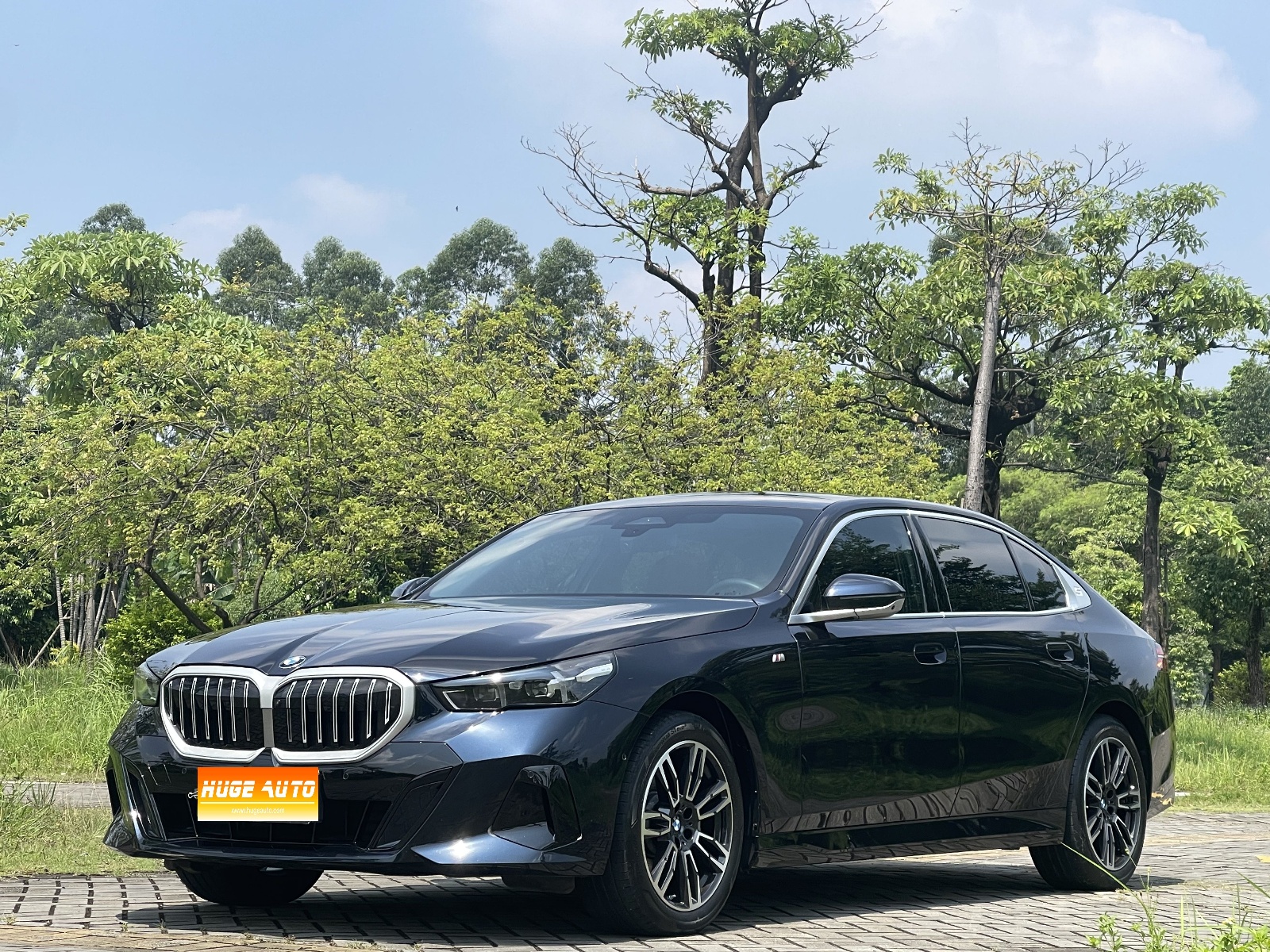 MY2025 BMW 5 Series 530Li Lead Version M Sport kit