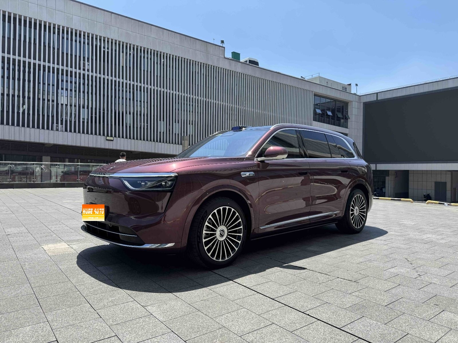 2025款 问界M8 增程 Ultra版 53.4kWh 5座版 (192线激光雷达）