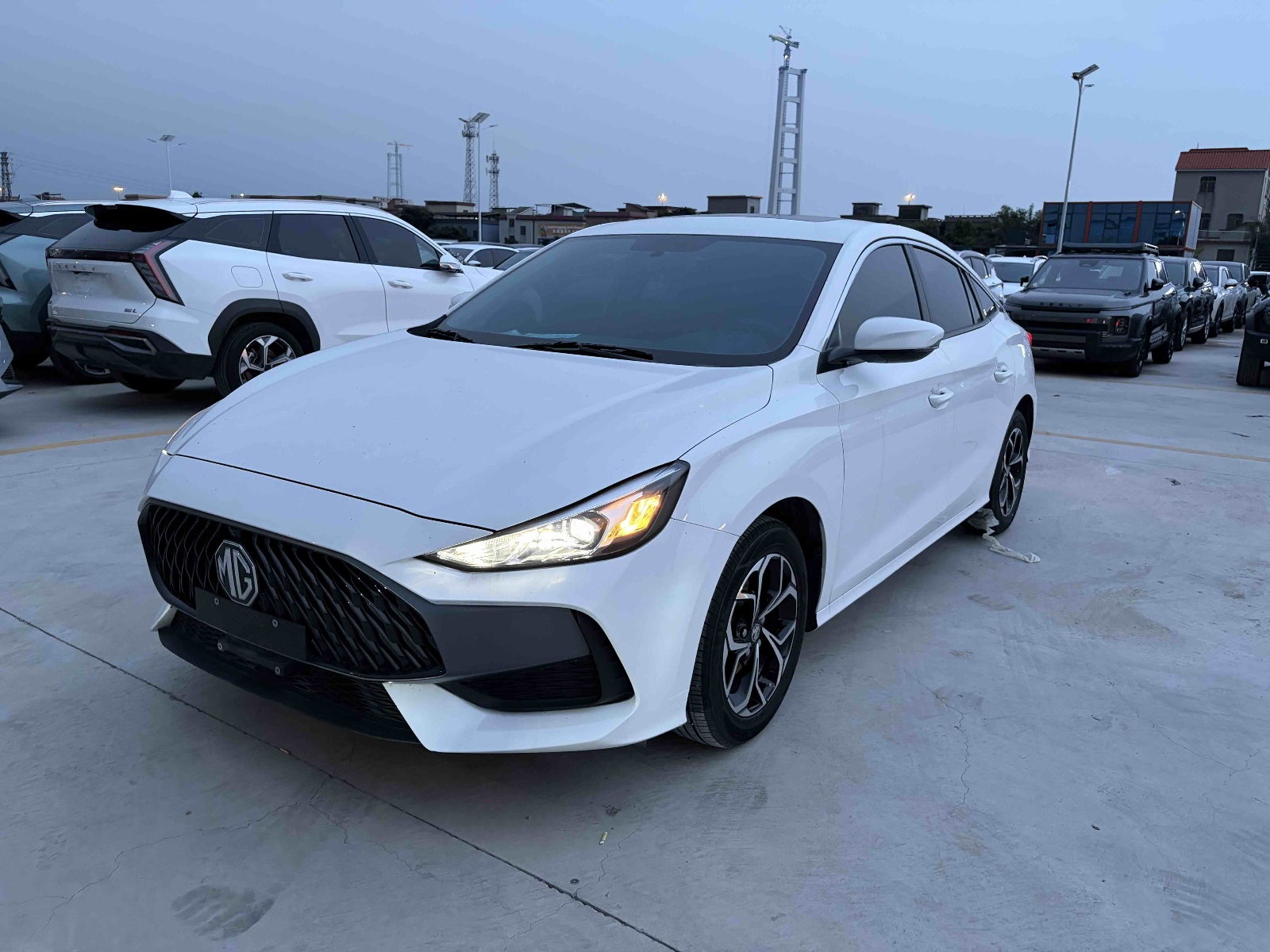MY2023 MG5 180DVVT CVT Luxury Version