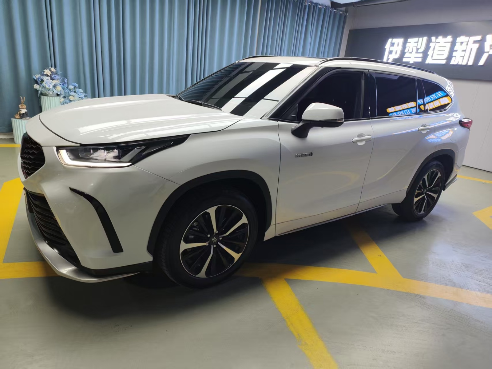 MY2022 Crown Kluger 2.5L HEV 4WD Distinguished Version