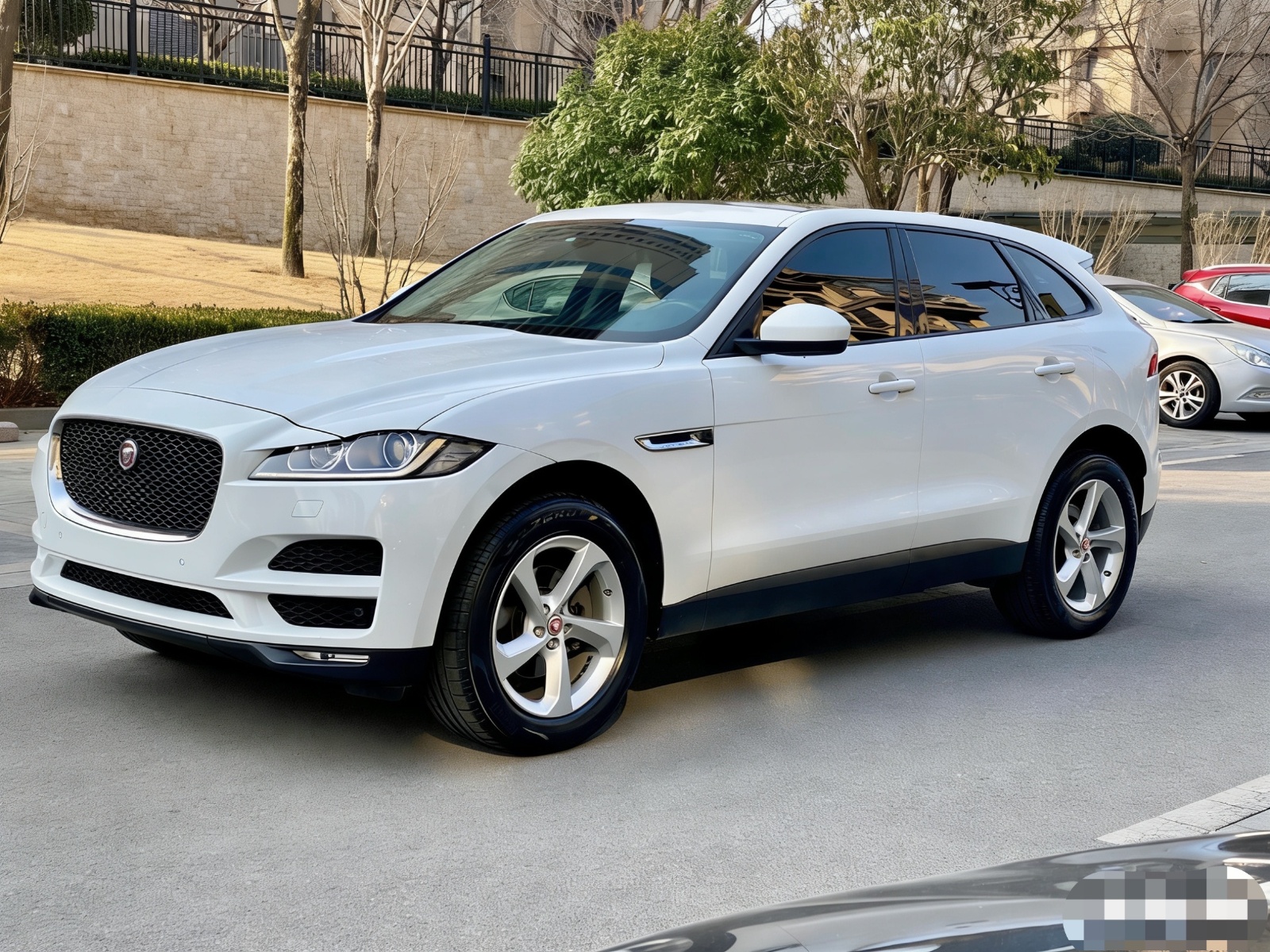 MY2016 Jaguar F-PACE 2.0T 2WD Metropolitan Exclusive Version