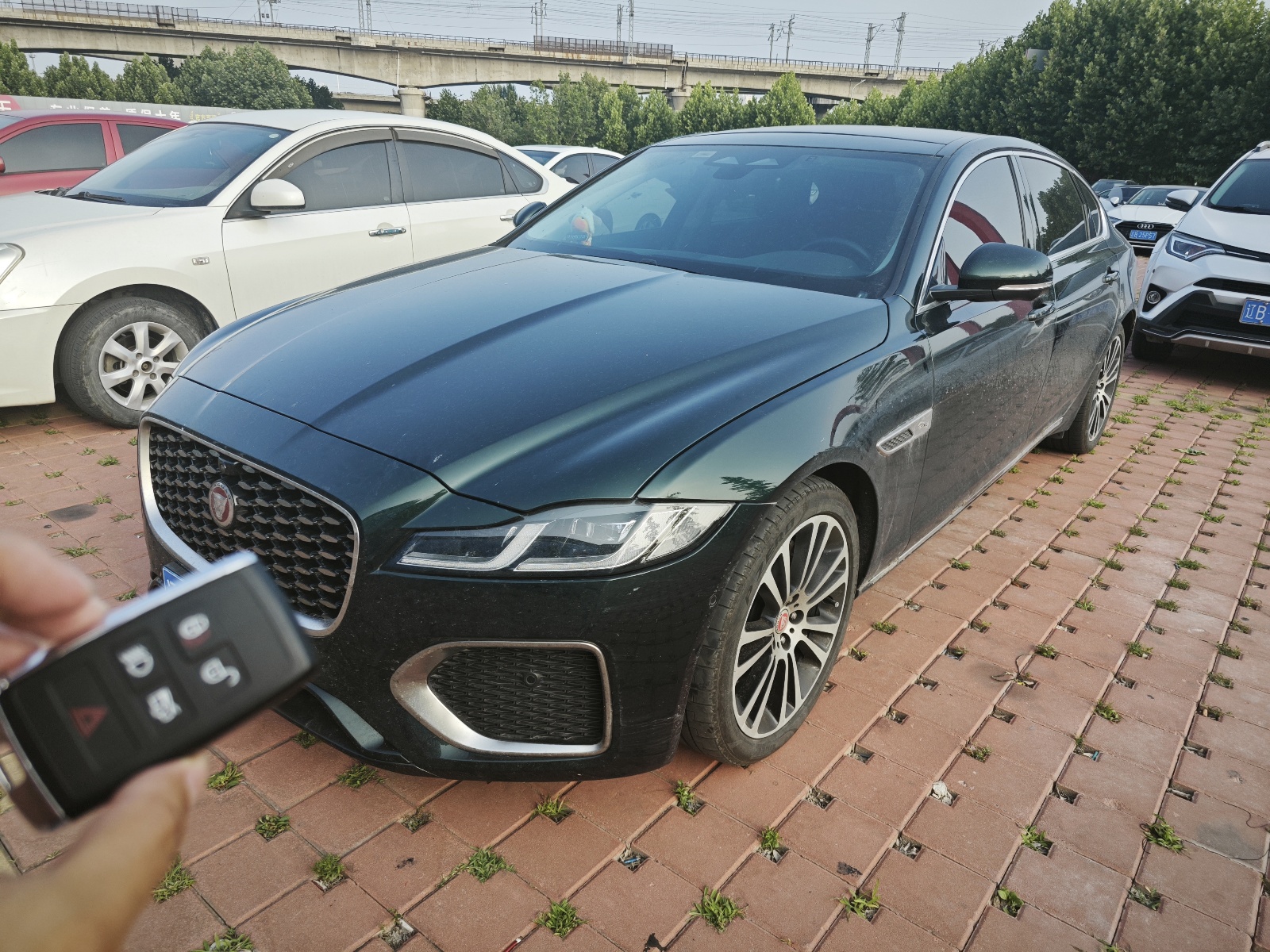 MY2023 Jaguar XFL 2.0T P250 2WD Distinguished Luxury Version