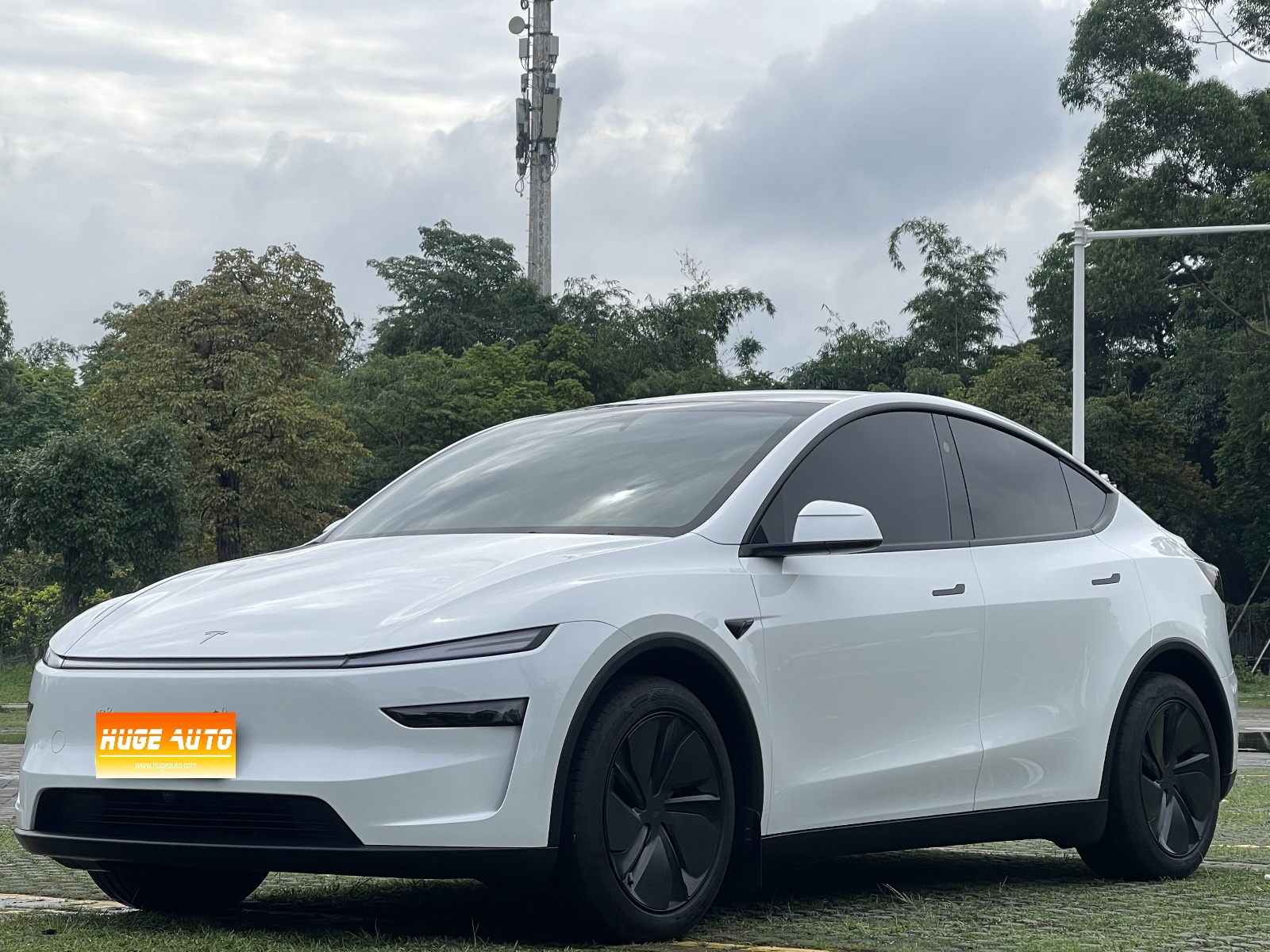 2025款 Model Y 后轮驱动版