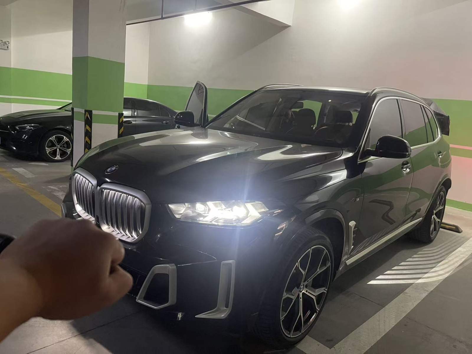 MY2023 BMW X5 xDrive 30Li Exclusive M Sport kit