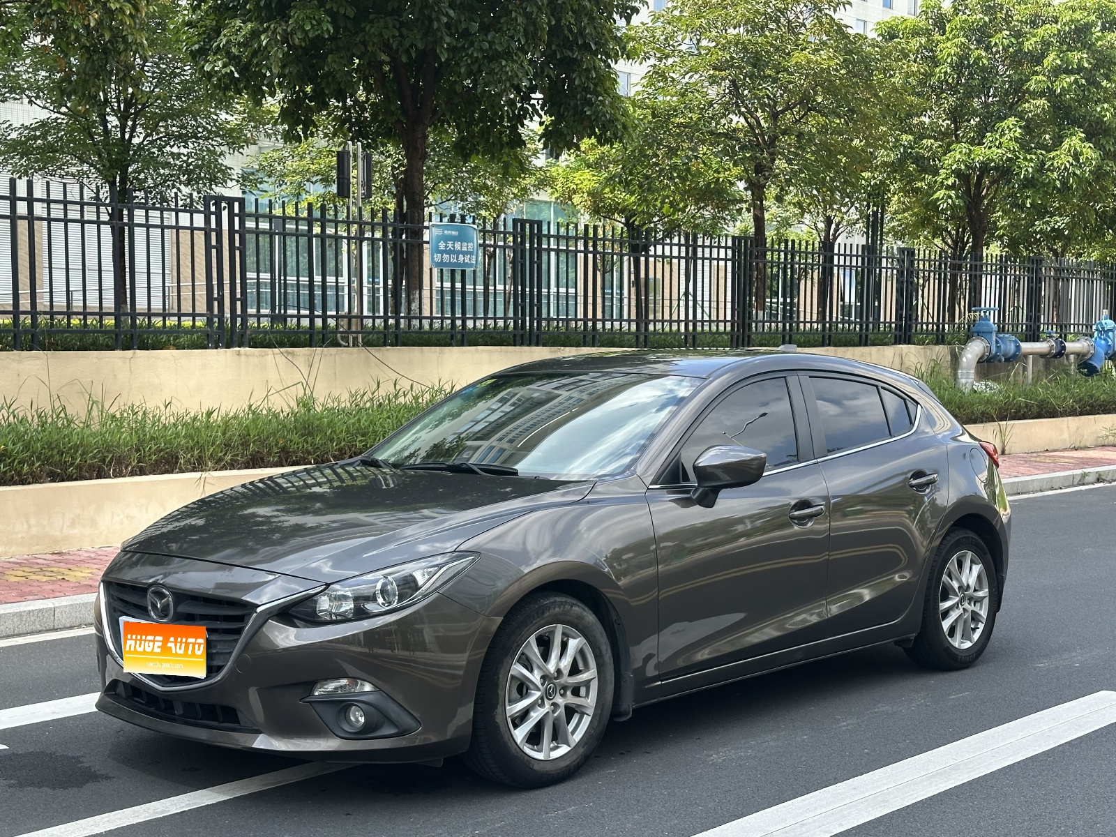 MY2014 Mazda 3 Axela Hatchback 1.5L AT Luxury 