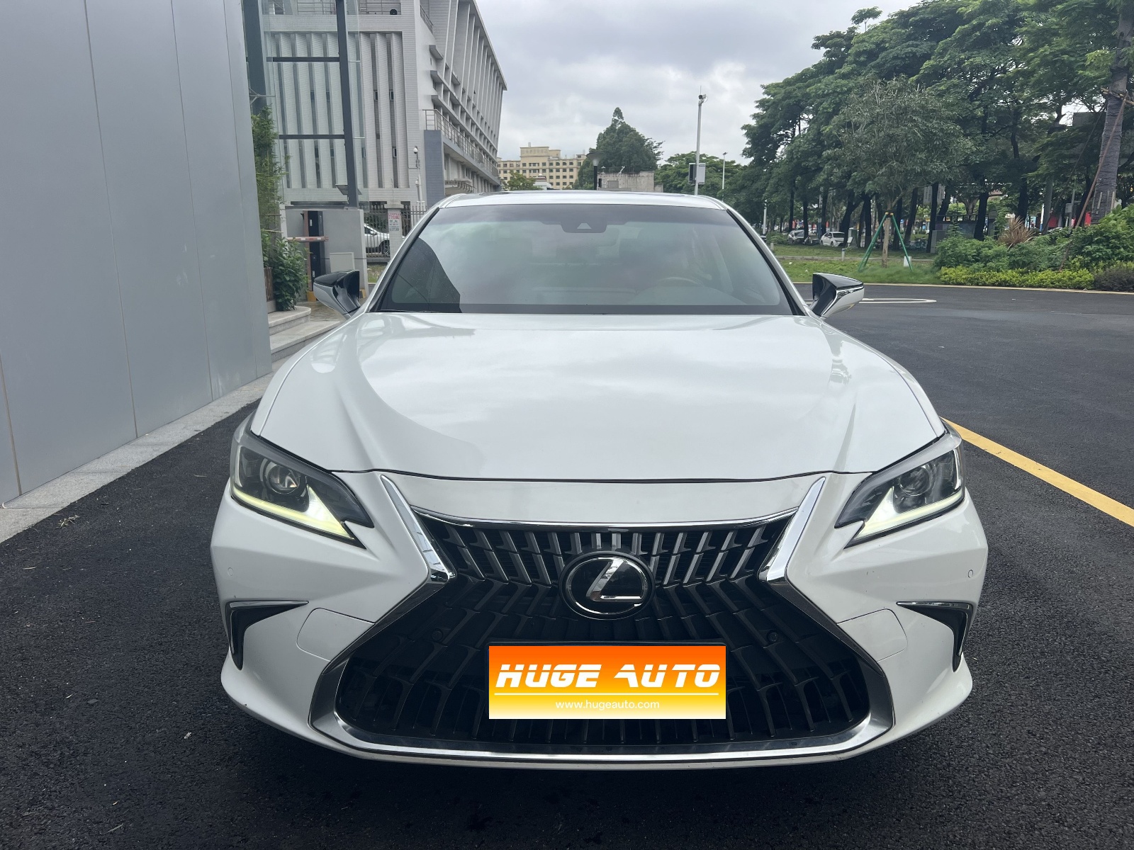 MY2022  Lexus ES 200  Luxury
