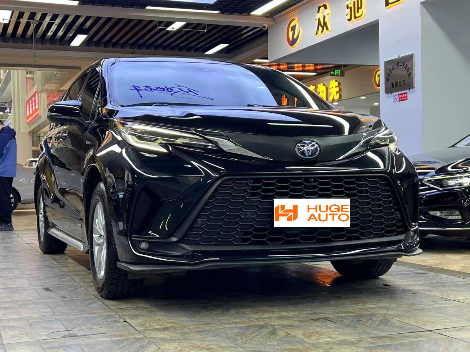 MY2023 Granvia 2.5L Hybrid  Comfort