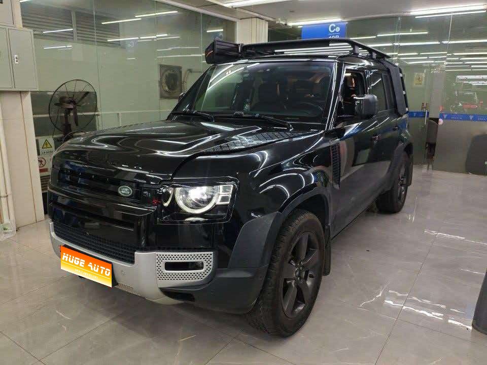 MY2022 Defender 110 P400 Black Edition
