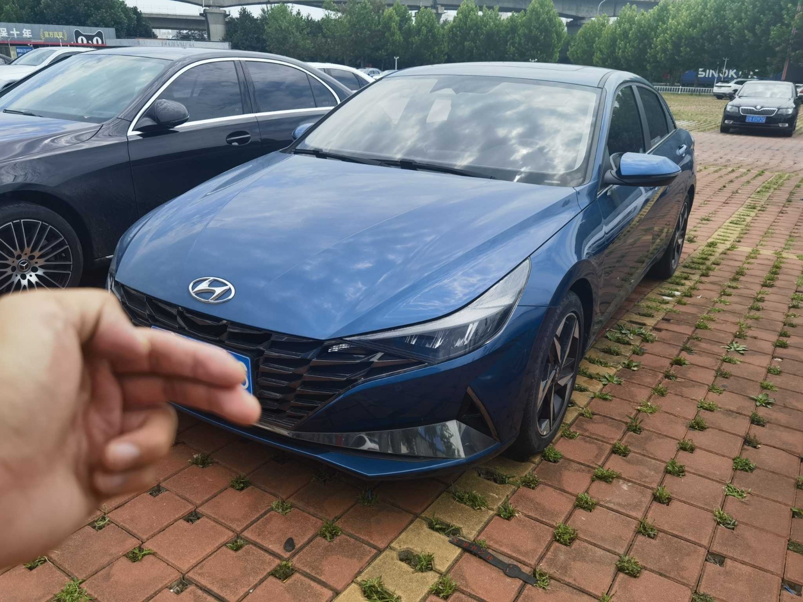 MY2021  Elantra (Gen3-4)  1.5L CVT LUX Luxury