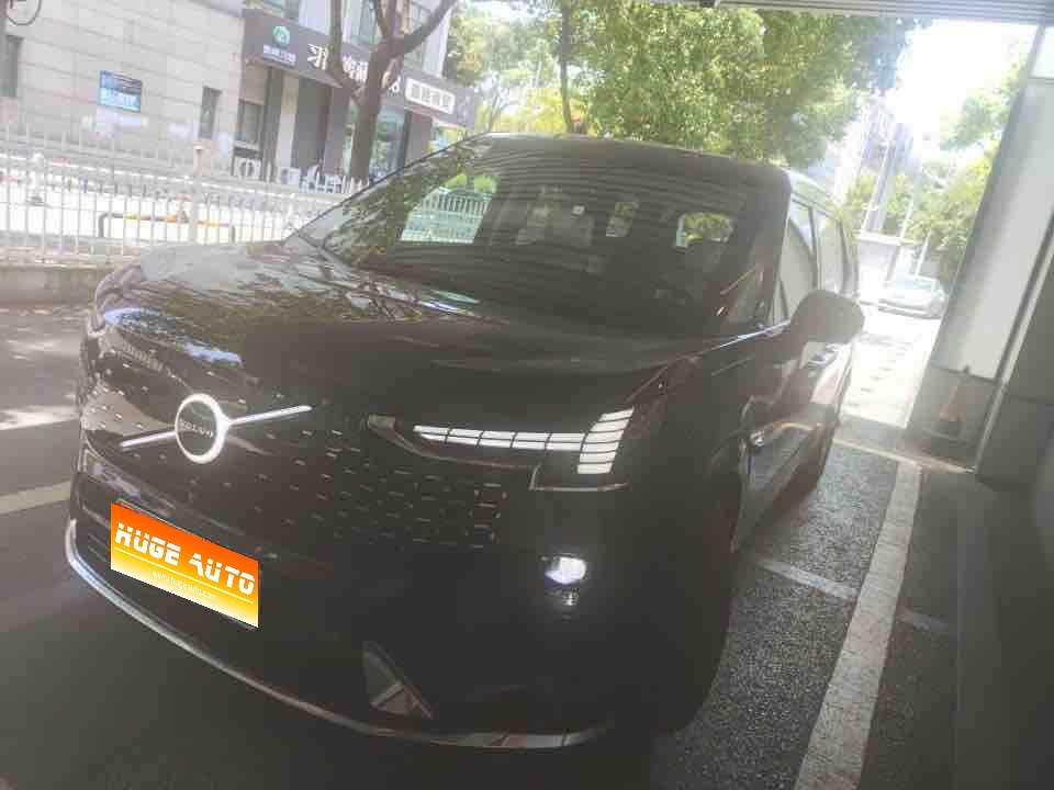 MY2025 Volvo EM90 Ultra 6 seats