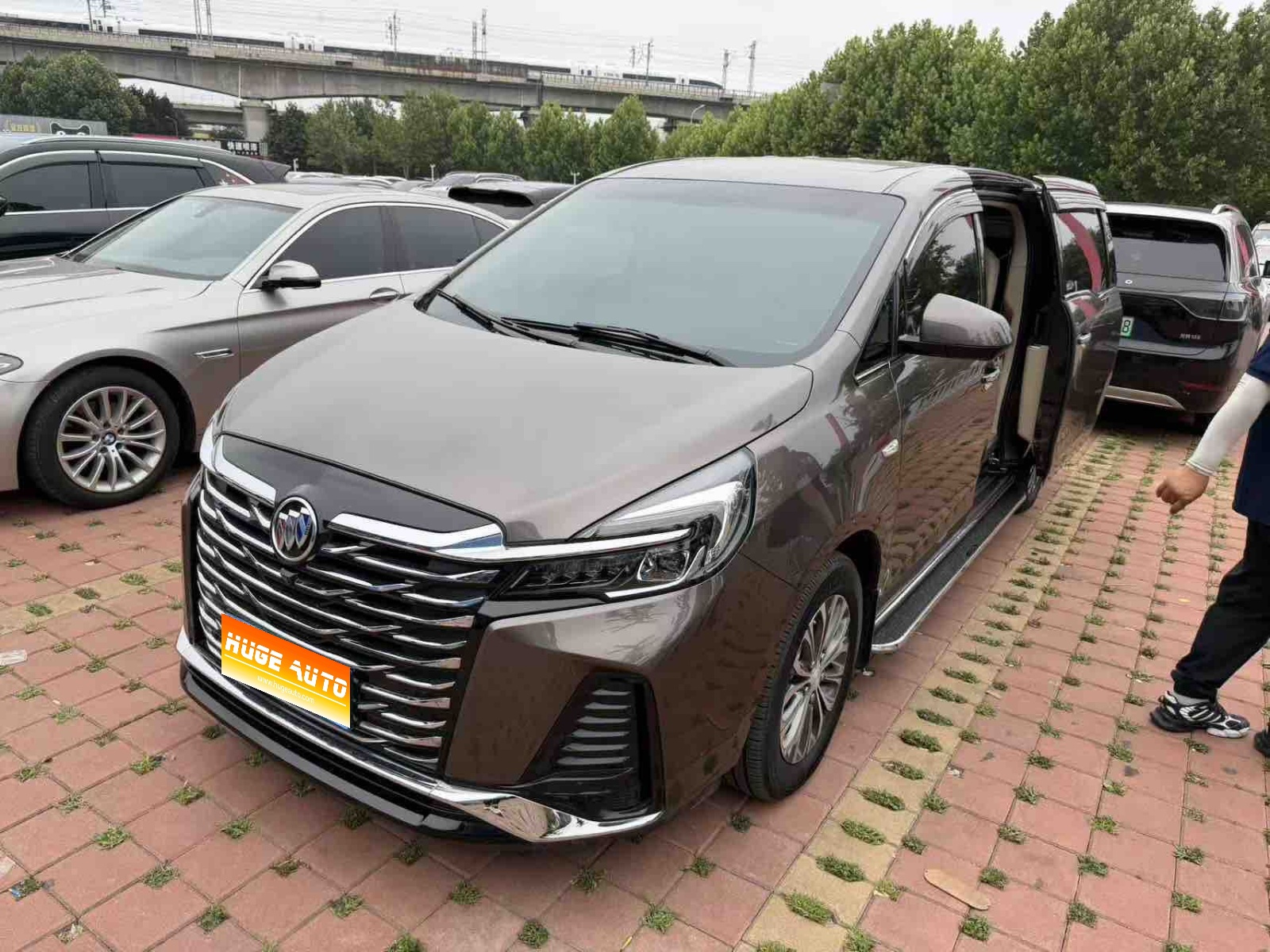MY2023 Buick GL8 Facelift Land Business Class Luxury Version
