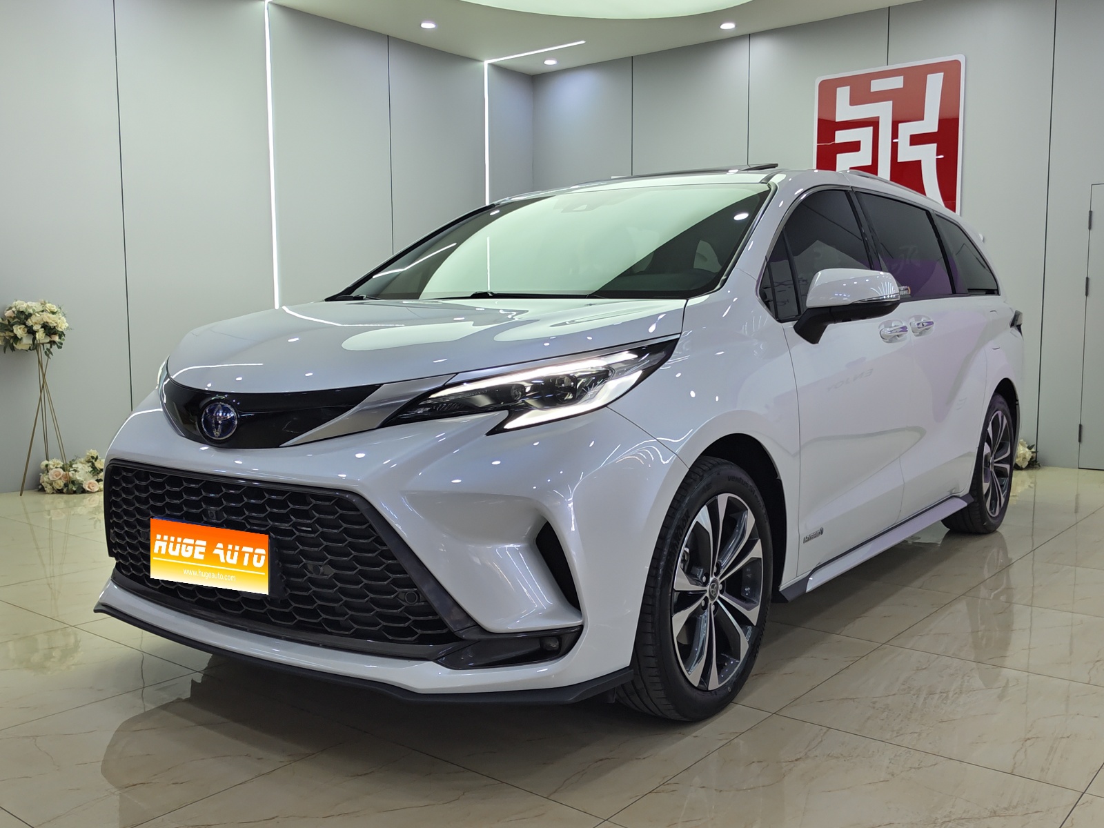 MY2023 Granvia 2.5L Hybrid Distinguished PLUS