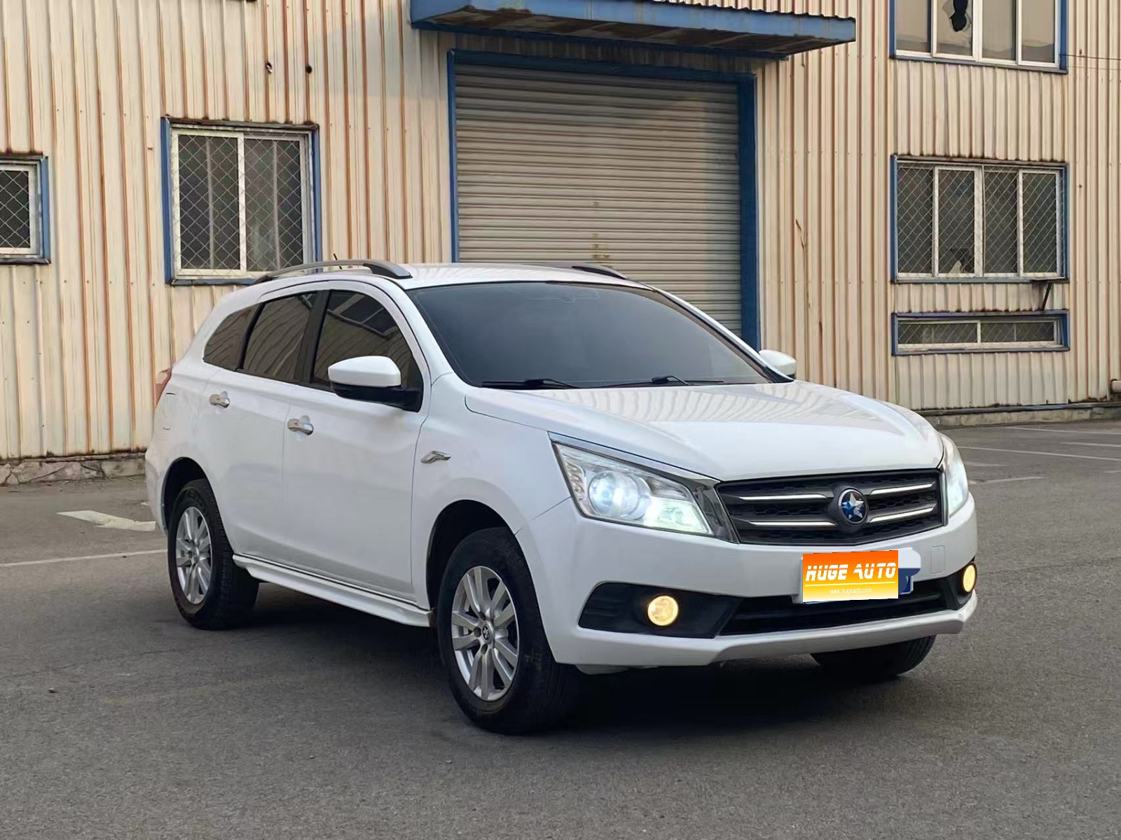 MY2015 Venucia T70 2.0L CVT Trip Version