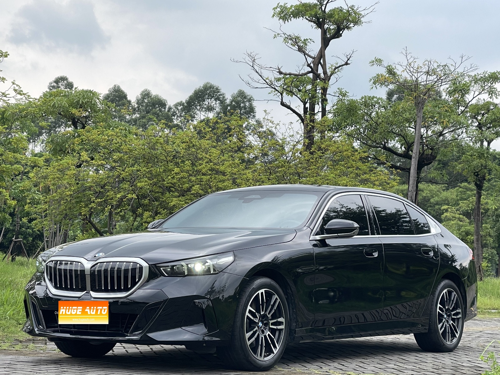 MY2025 BMW 5 Series 530Li Lead Version M Sport kit