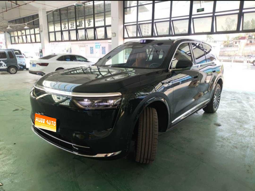 2025款 问界M8 增程 Ultra版 53.4kWh 6座版 (192线激光雷达）