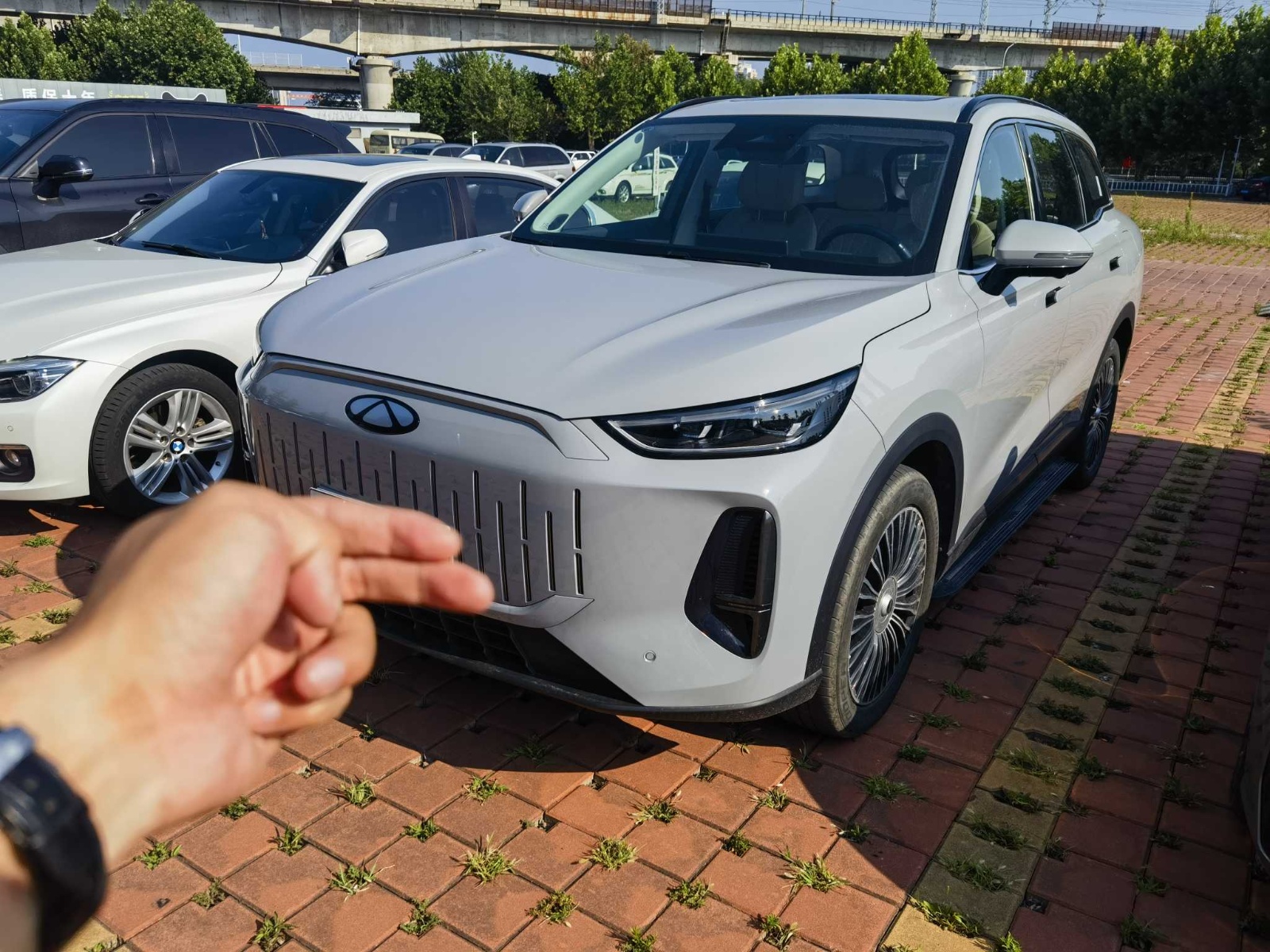 2024款 风云T9 120 长续航版旗舰型 7座 三元锂