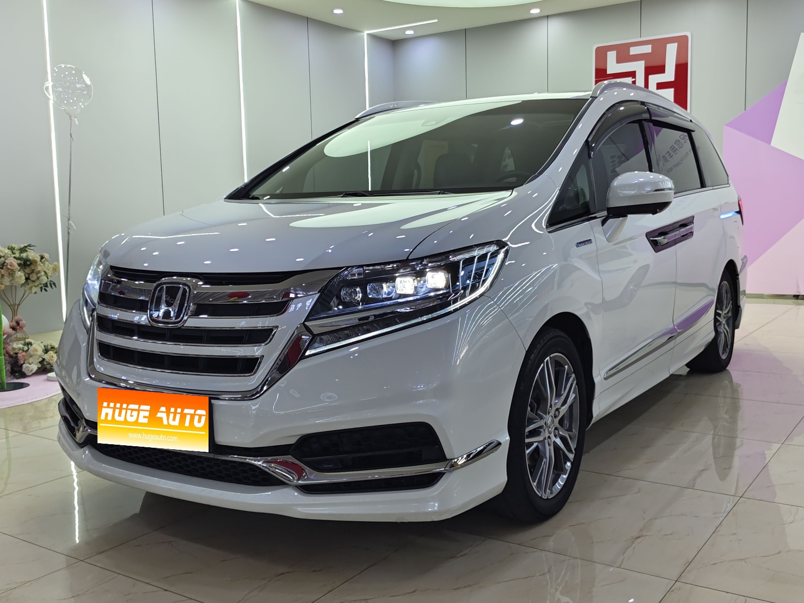 2019款 艾力绅 2.0L 混动豪华版