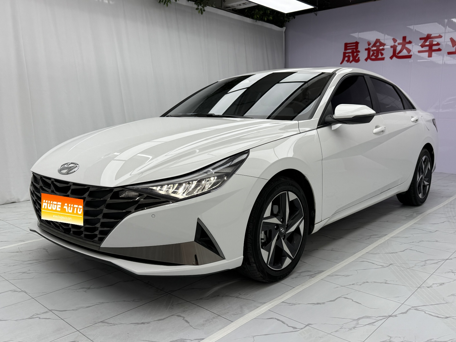 2022款 伊兰特 1.5L CVT LUX尊贵版