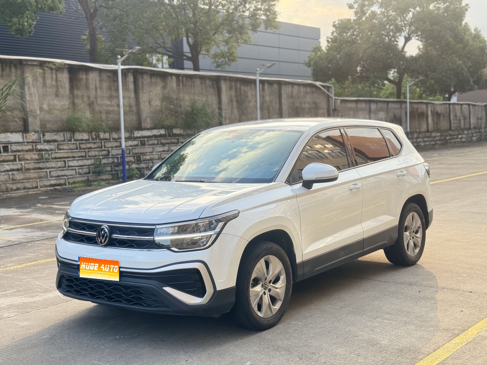 MY2024 Tharu 300TSI 2WD New Moon