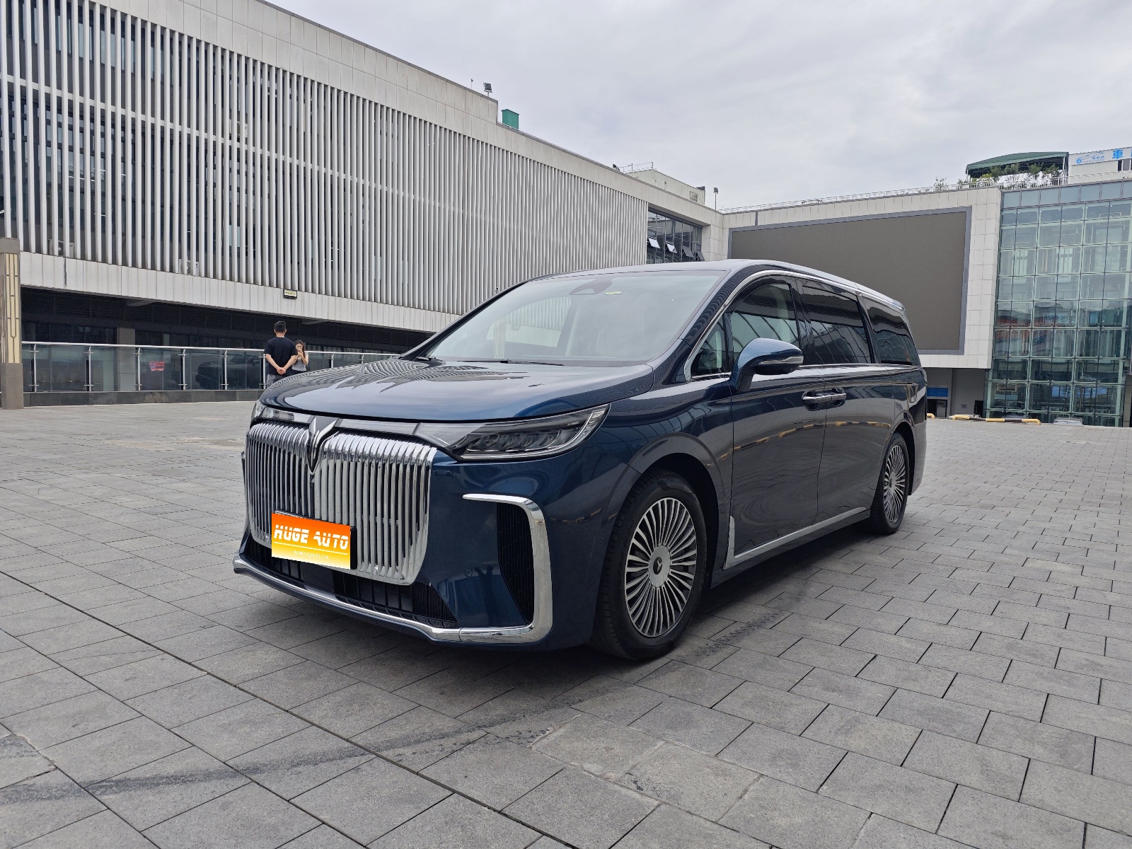2025款 岚图梦想家 PHEV 四驱旗舰鲲鹏版