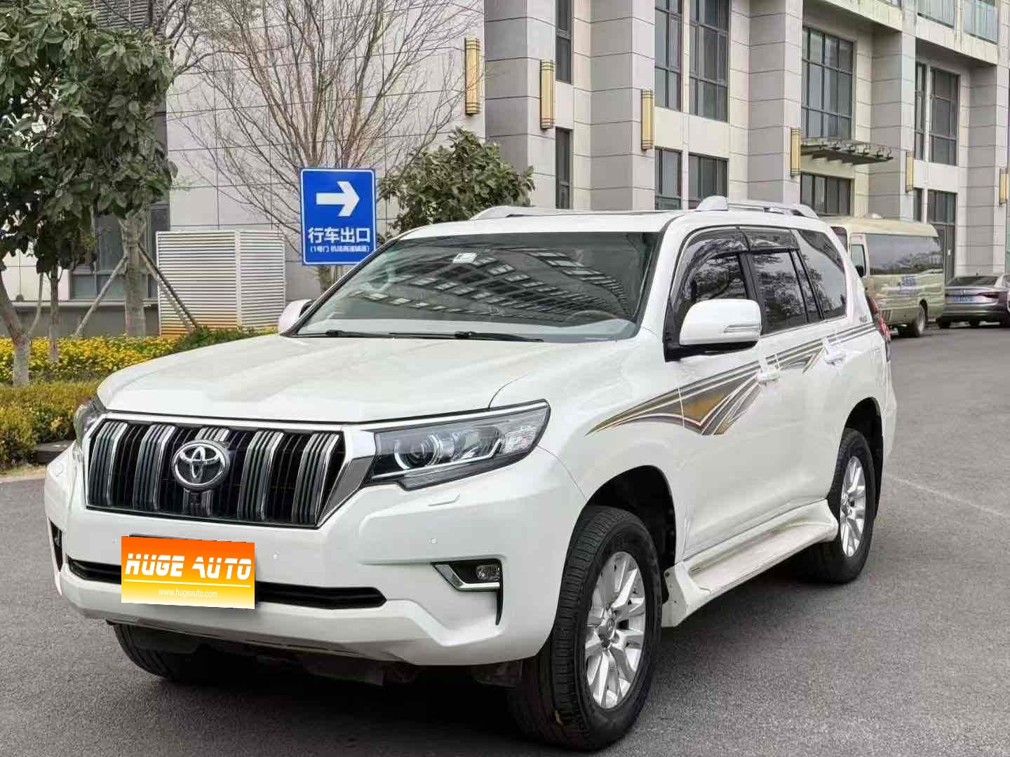 MY2018 Prado 3.5L AT TX-L NAVI Rear Spare tire