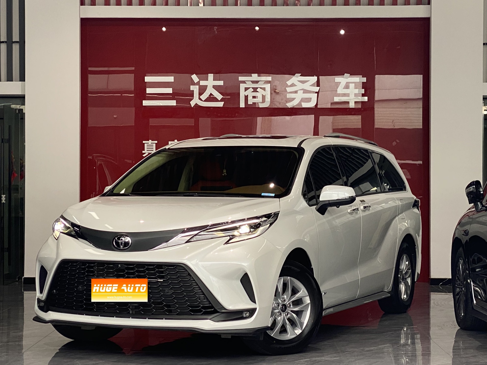 MY2024 Granvia 2.5L Hybrid  Comfort