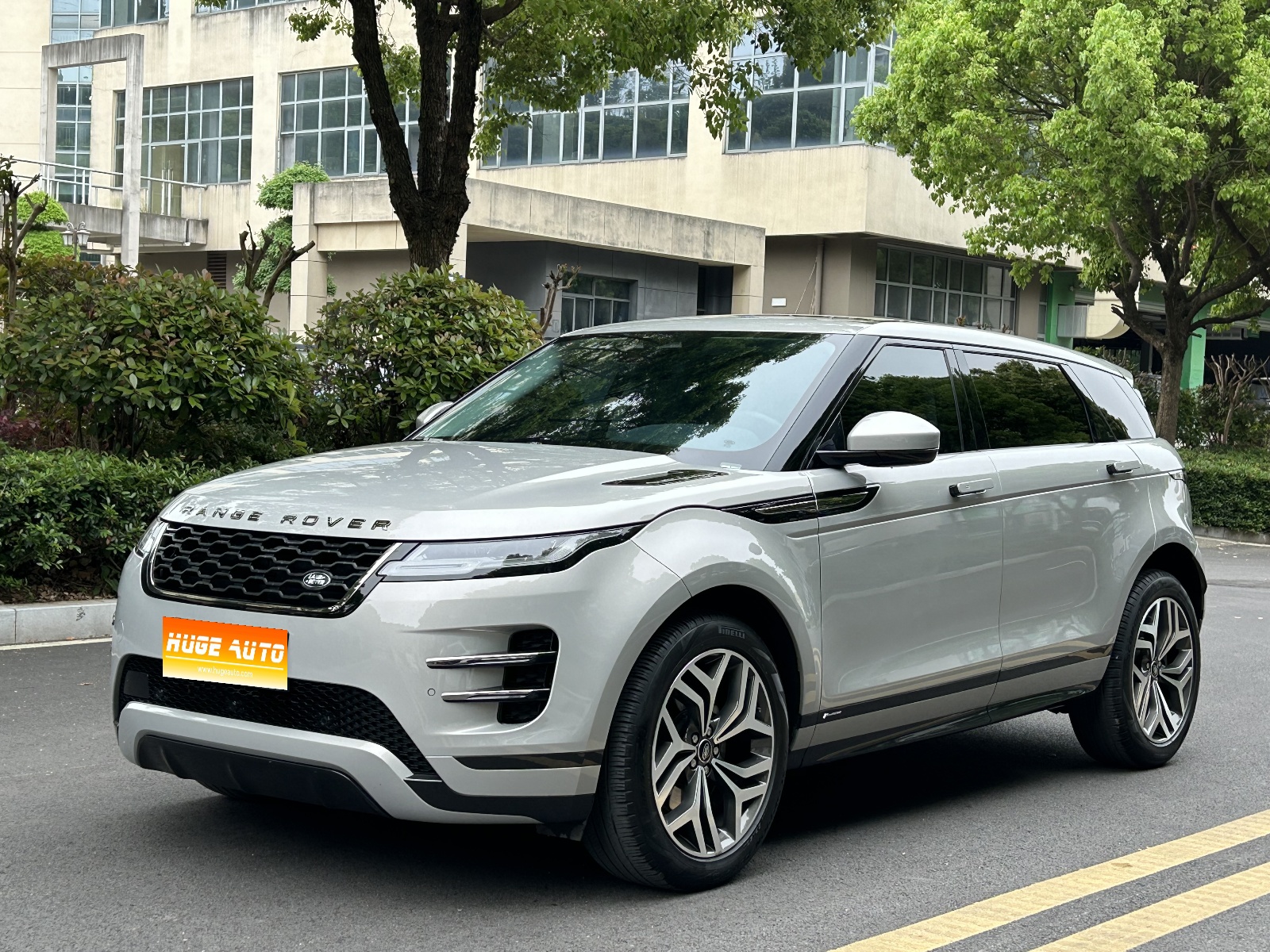 2021款 揽胜极光 极光L 249PS R-Dynamic S 性能版