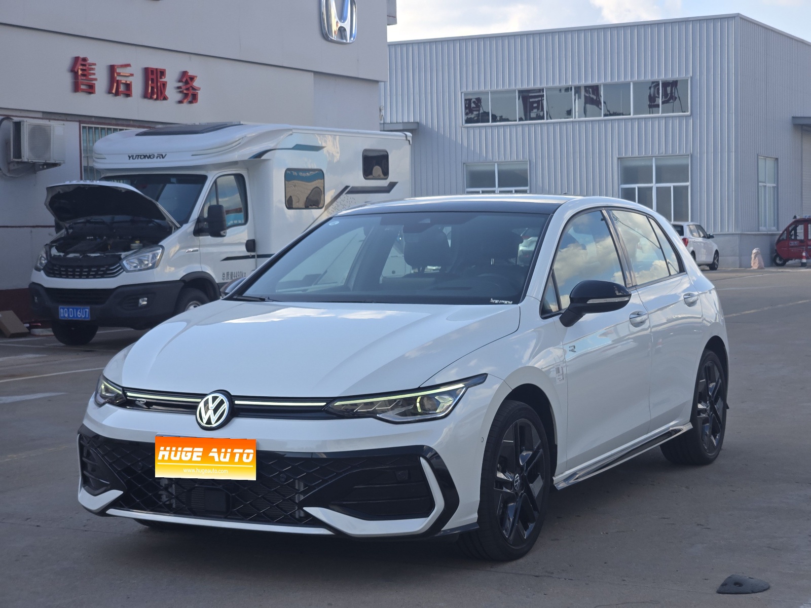 MY2025 Golf 300TSI R-Line