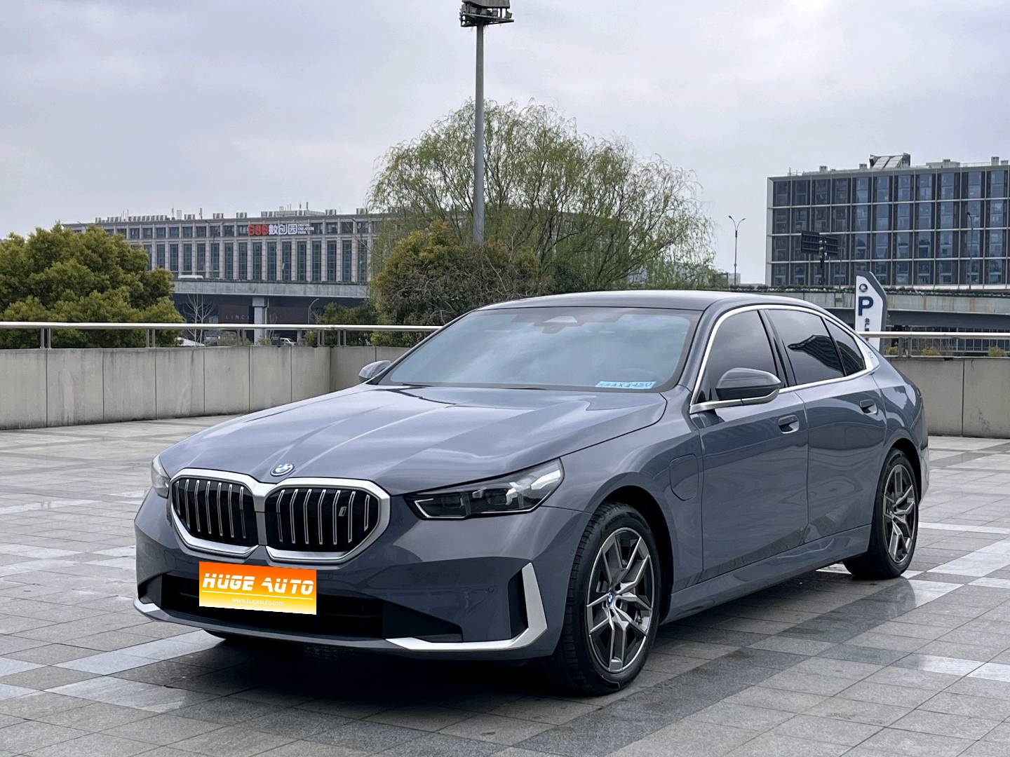 MY2024 BMW i5 eDrive 35L Luxury Package