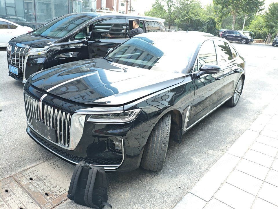 2022款 红旗H9 2.0T 智联旗享版