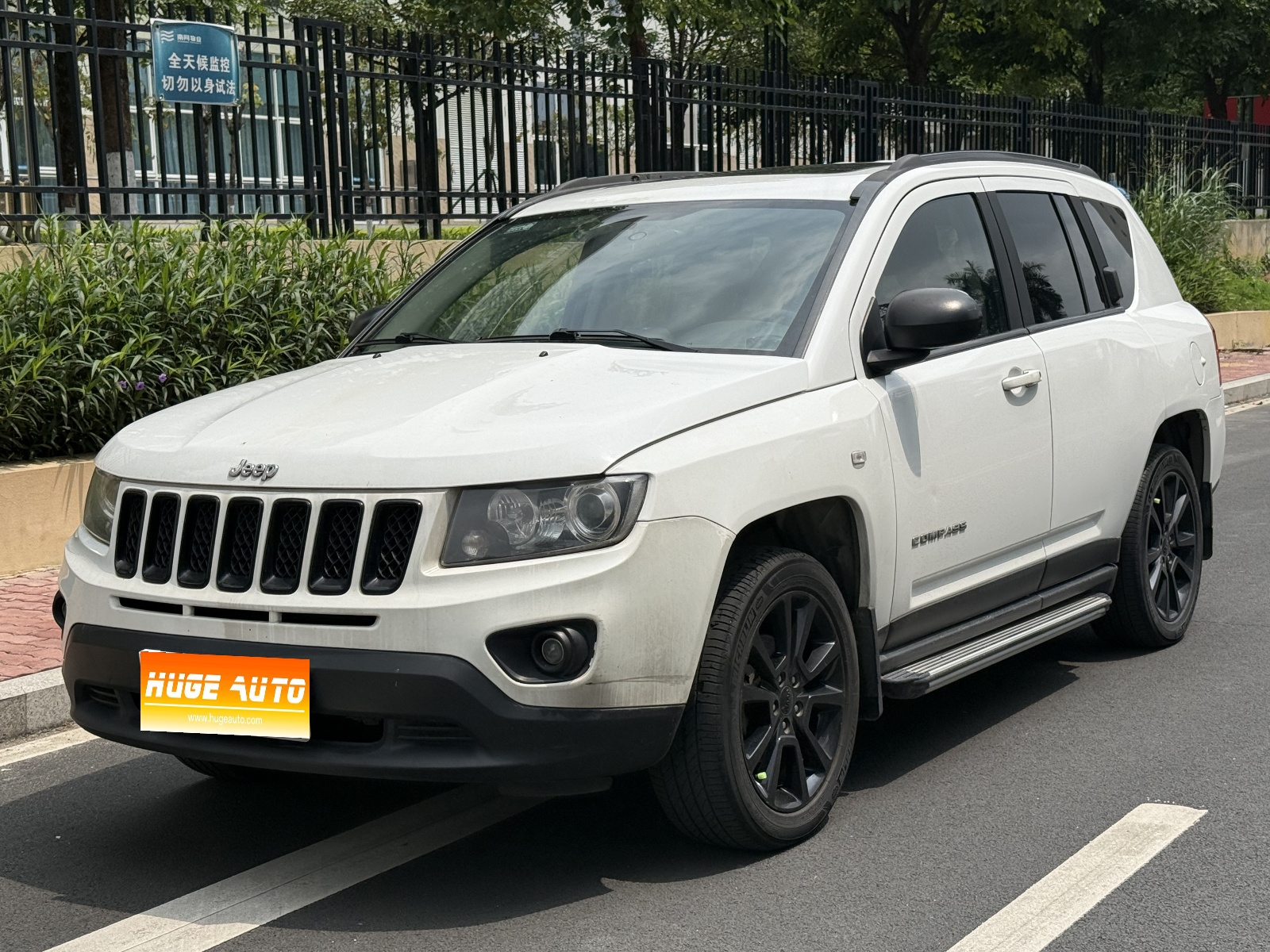 2013款 指南者(进口) 2.4L 四驱炫黑导航版