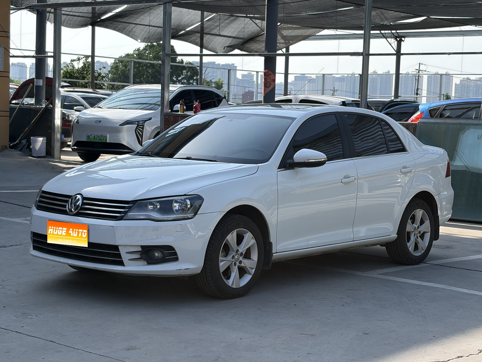 MY2014  Bora  1.6L  AT  Confort