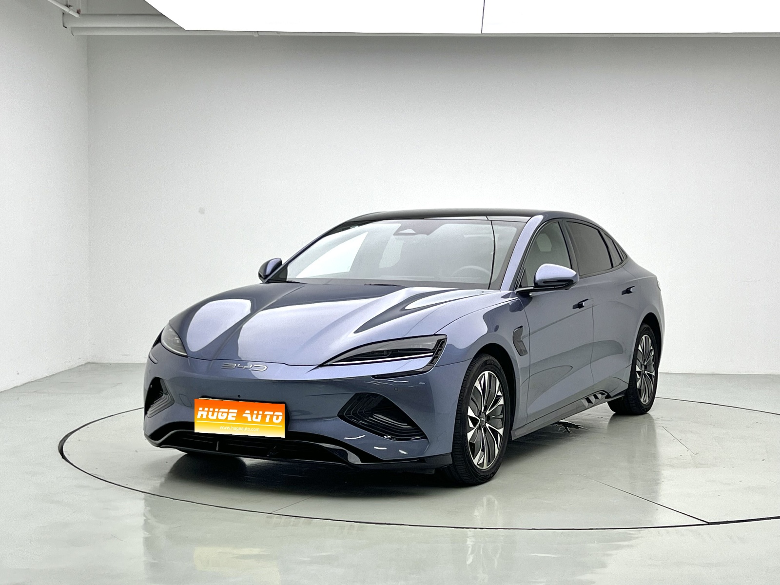 2024款 海豹 荣耀版 550km 尊贵型