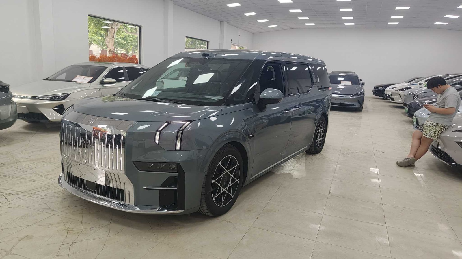 MY2024 ZEEKR009 Aisle 4WD-7 seats 108KWH