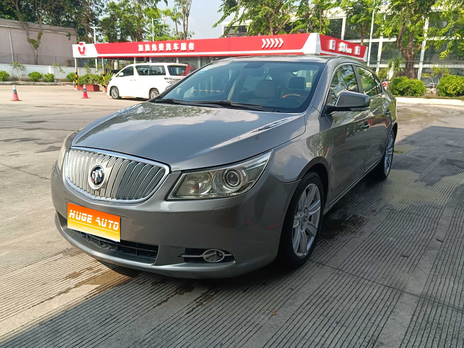 MY2010 Lacrosse 2.4L Luxury 