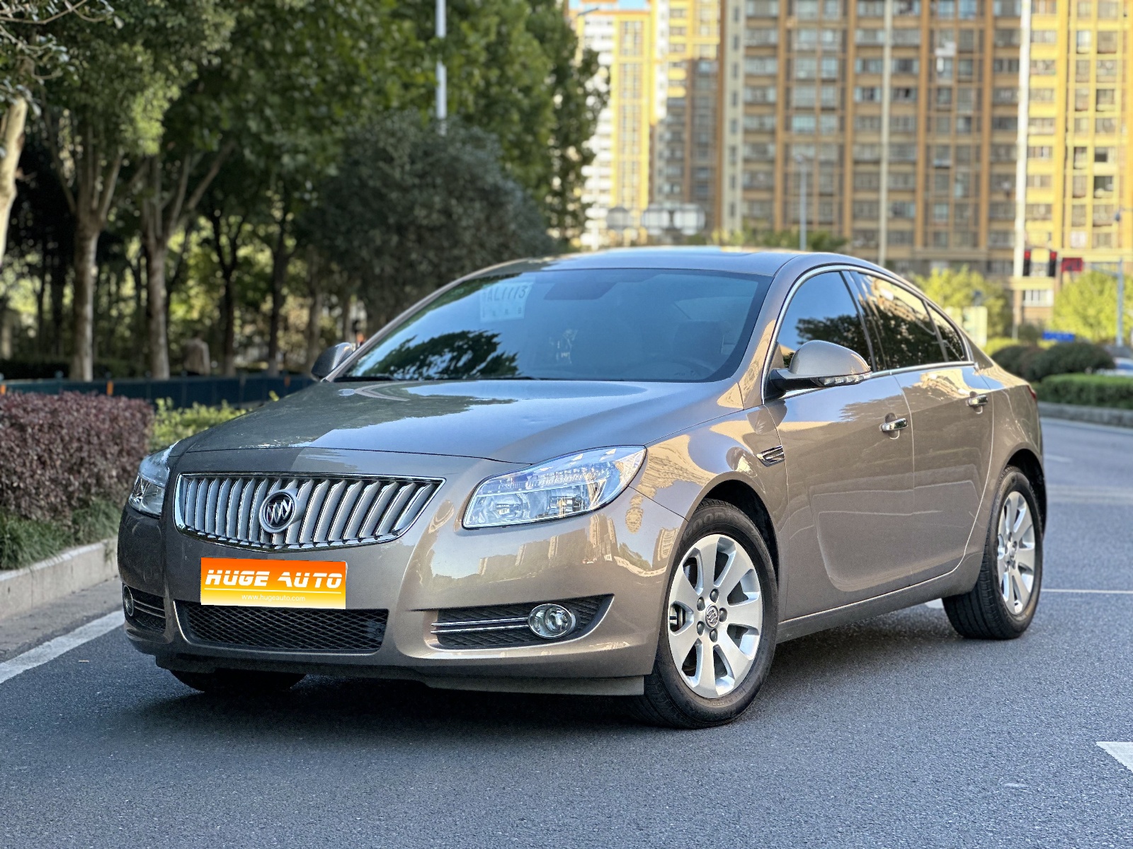 MY2012 Regal 2.0L Luxury 