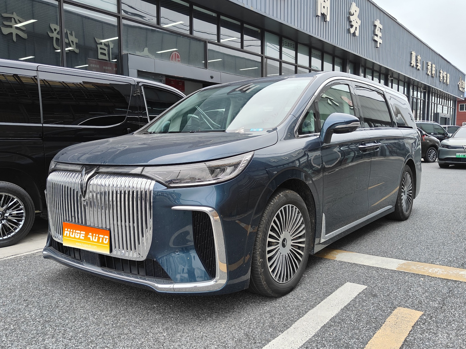 2025款 岚图梦想家 PHEV 四驱旗舰鲲鹏版