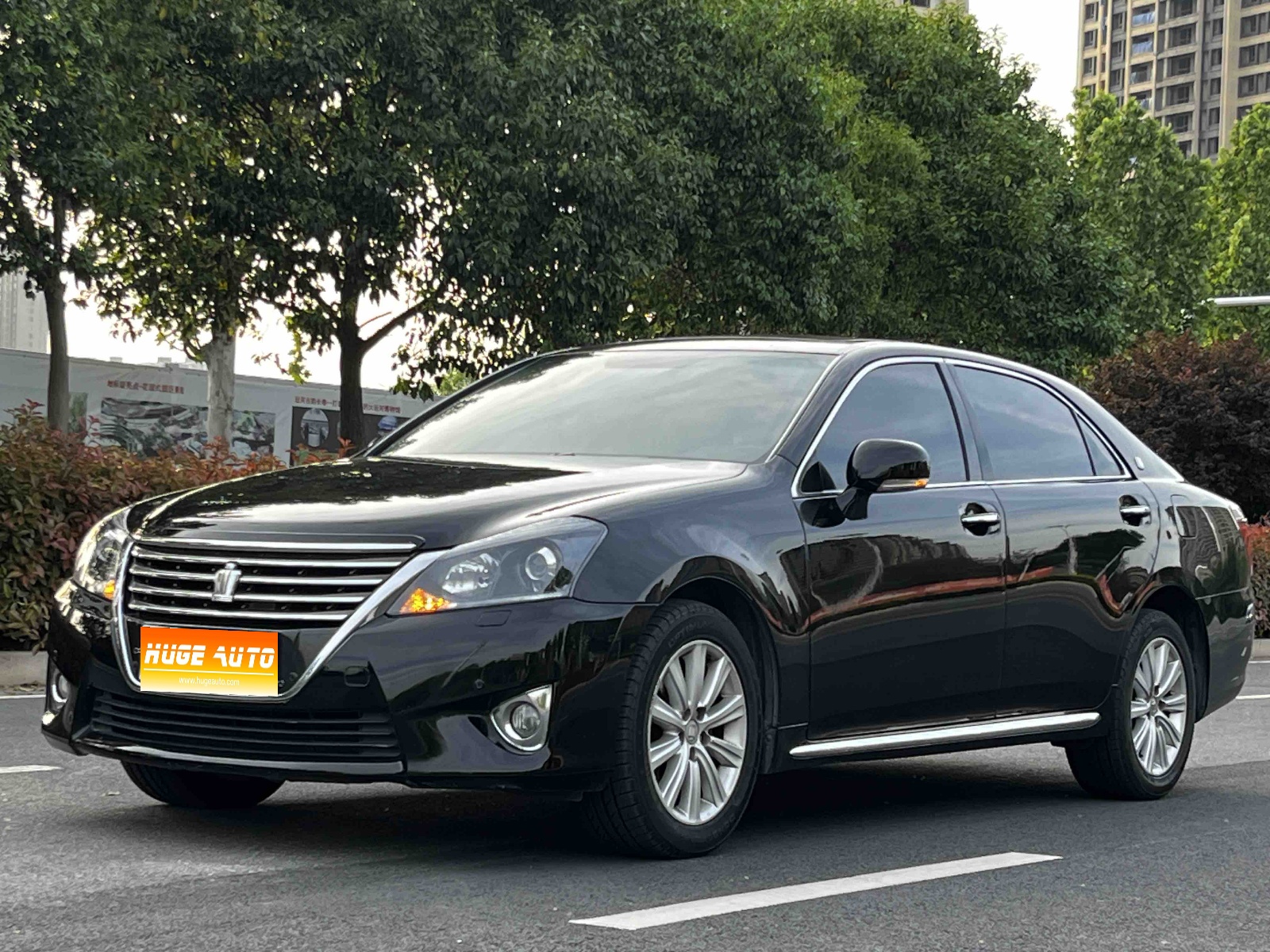 MY2012 Crown 2.5L Royal Leather Version