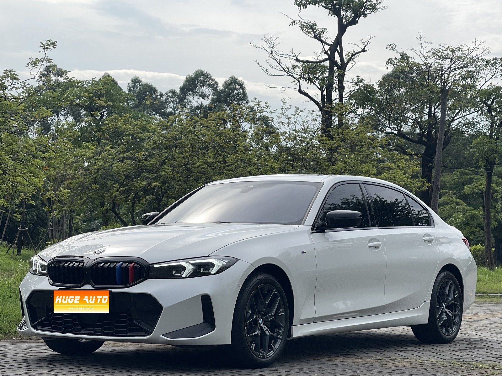 MY2026 BMW 3 Series 330Li M Sport Night Kit