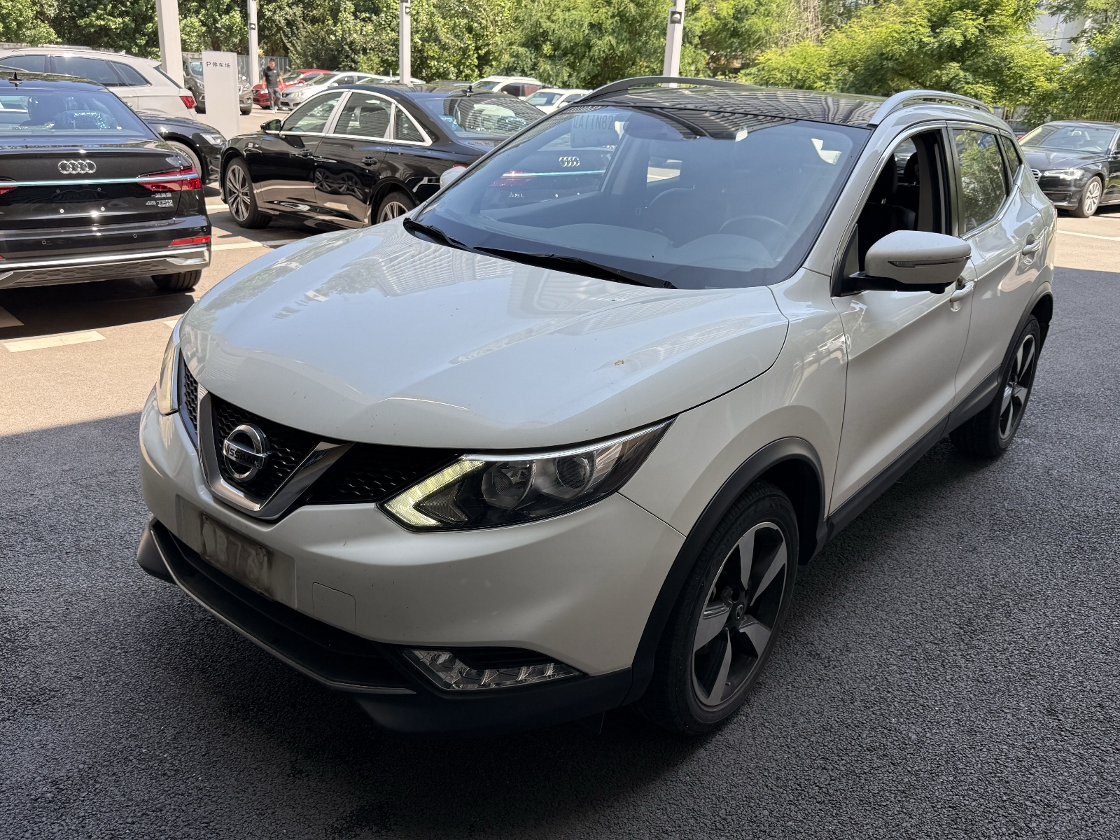MY2016 Qashqai 2.0L CVT Luxury Version 