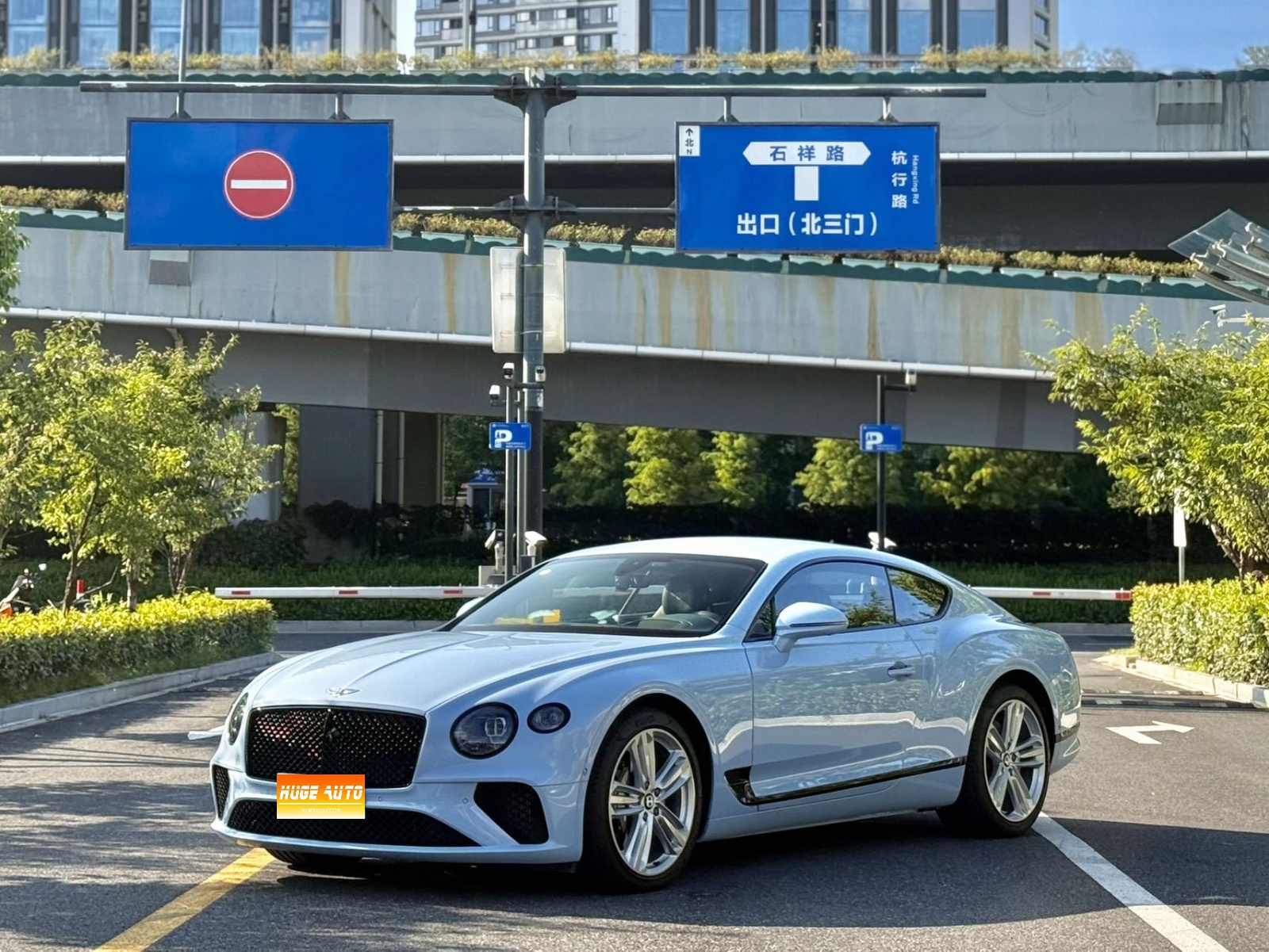 MY2023 Continental 4.0T GT V8 Azure