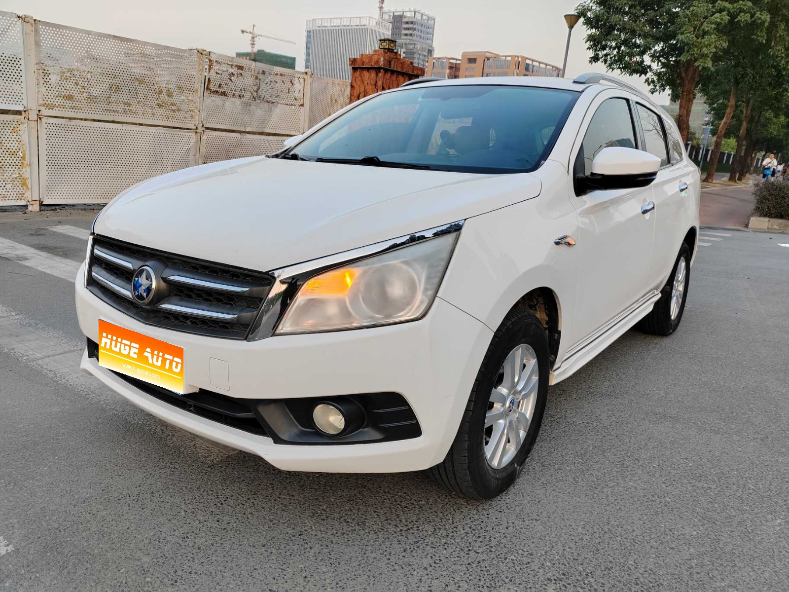 MY2015 Venucia T70 2.0L CVT Trip Version