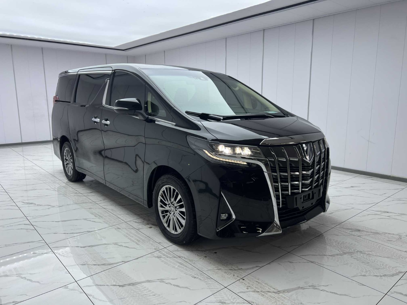 MY2019 ALPHARD Hybrid 2.5L Luxury Version 
