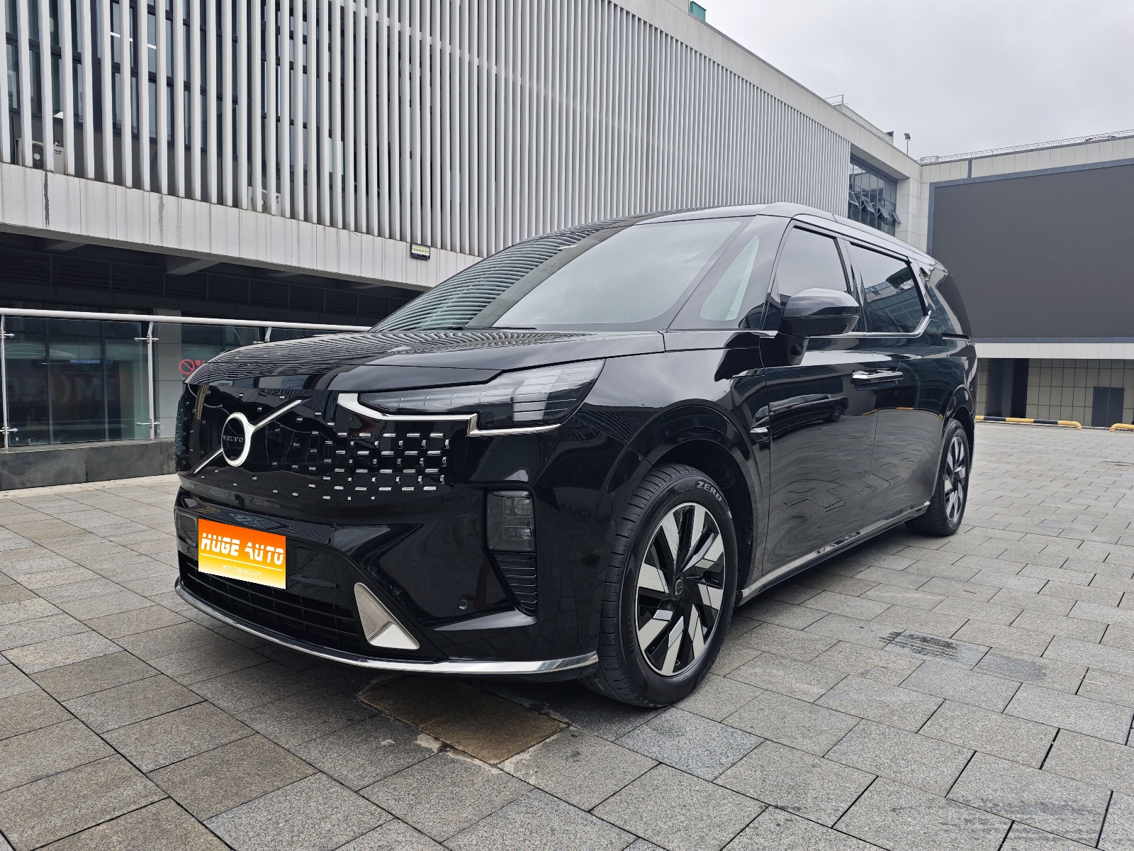 2025款 沃尔沃EM90 Ultra 六座