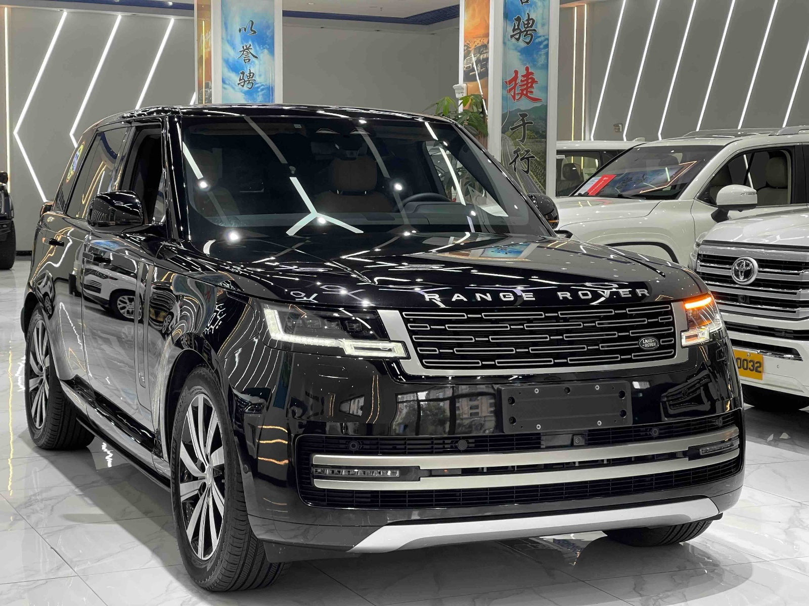 MY2024 Range Rover 3.0 L6 360PS Shengshi