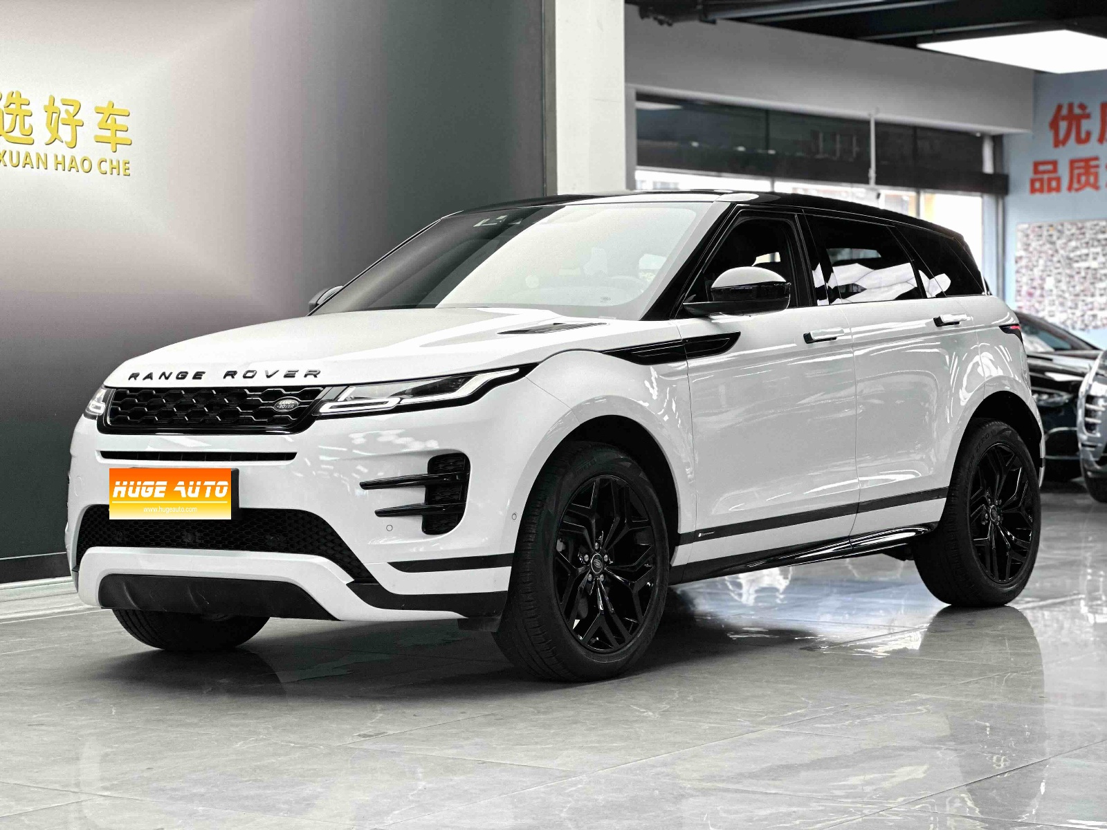 2020款 揽胜极光 249PS R-DYNAMIC S 曜黑运动版
