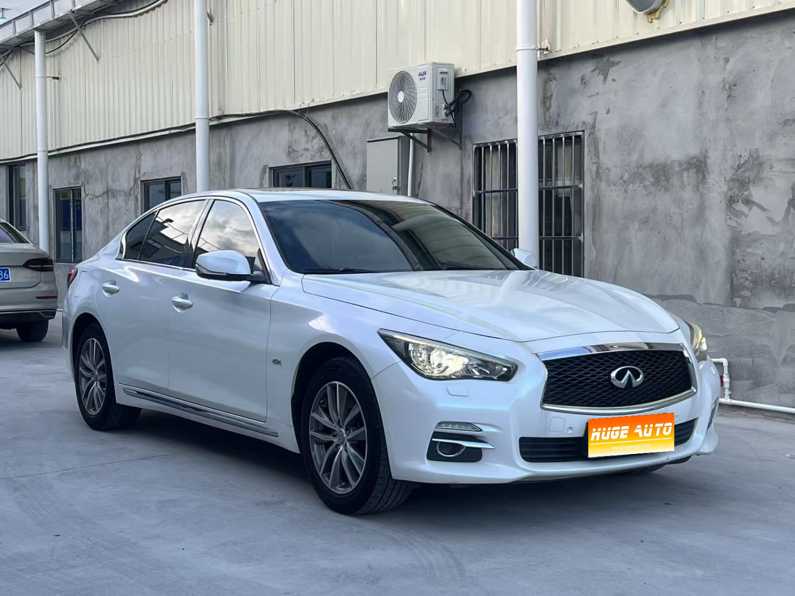 MY2015 Infiniti Q50L 2.0T Comfort Version 
